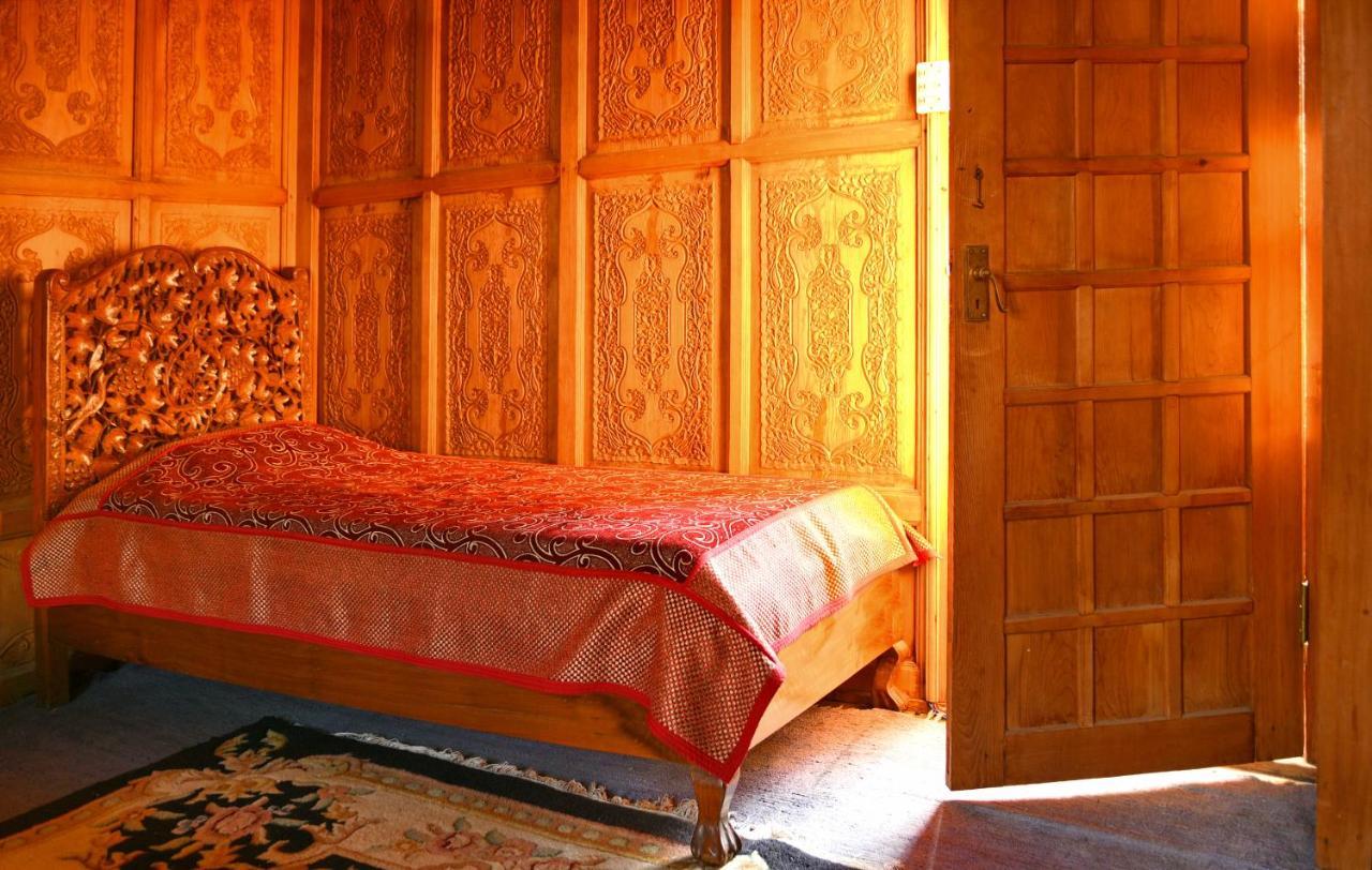 De Laila House Boat By Sterling Hotel Srinagar  Luaran gambar