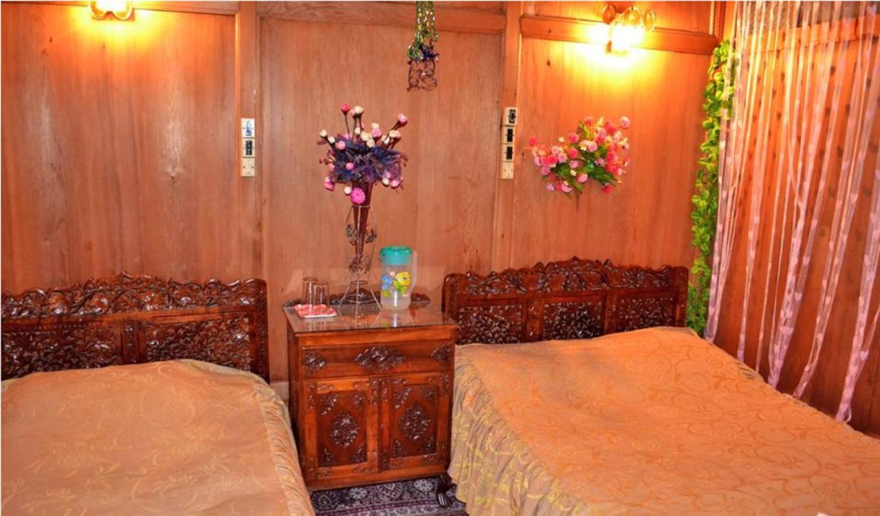 De Laila House Boat By Sterling Hotel Srinagar  Luaran gambar