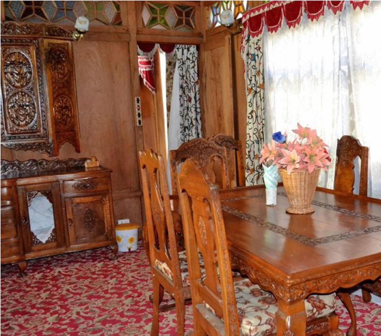 De Laila House Boat By Sterling Hotel Srinagar  Luaran gambar