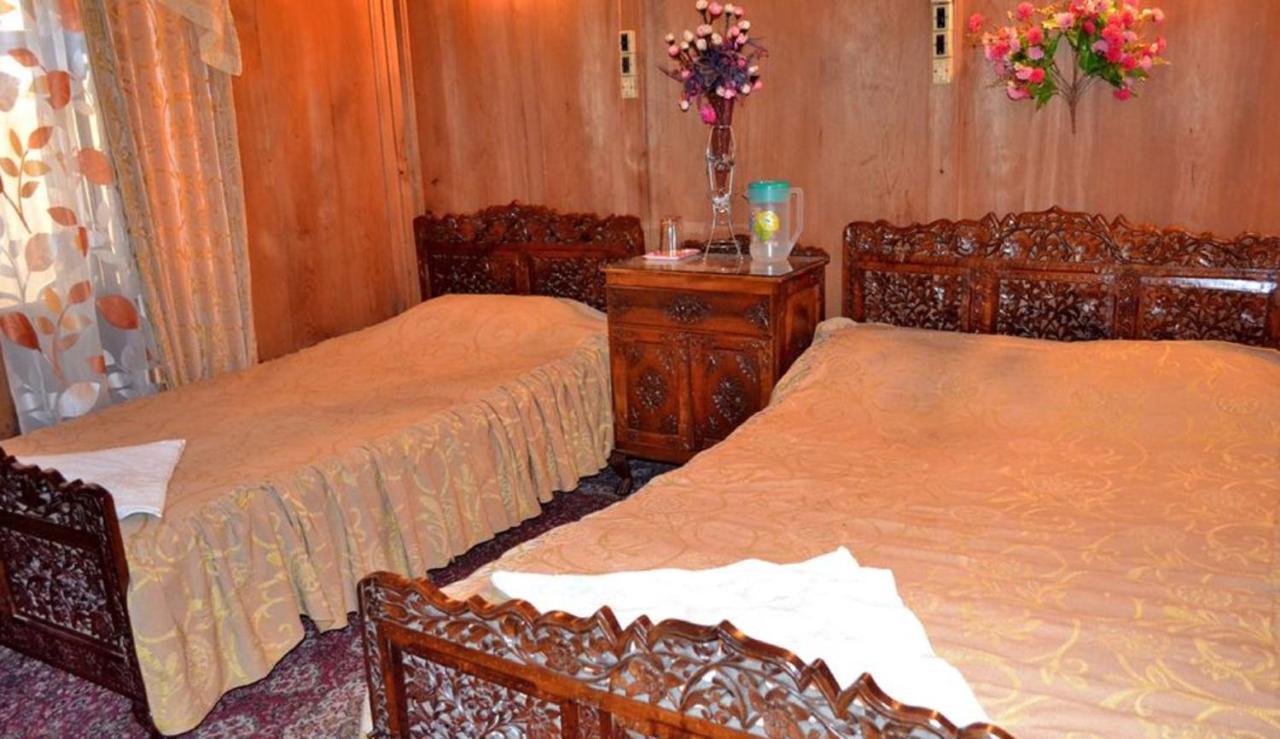 De Laila House Boat By Sterling Hotel Srinagar  Luaran gambar