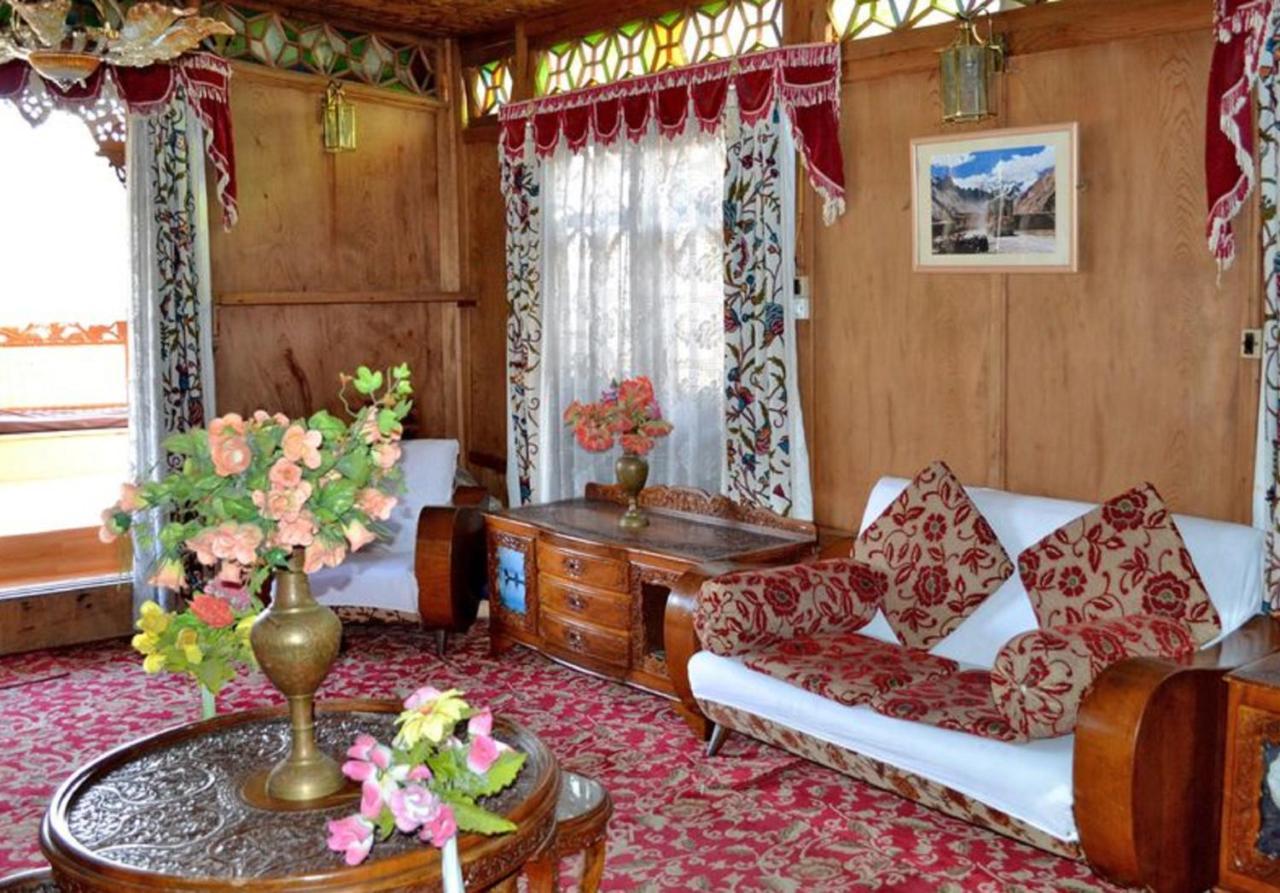 De Laila House Boat By Sterling Hotel Srinagar  Luaran gambar