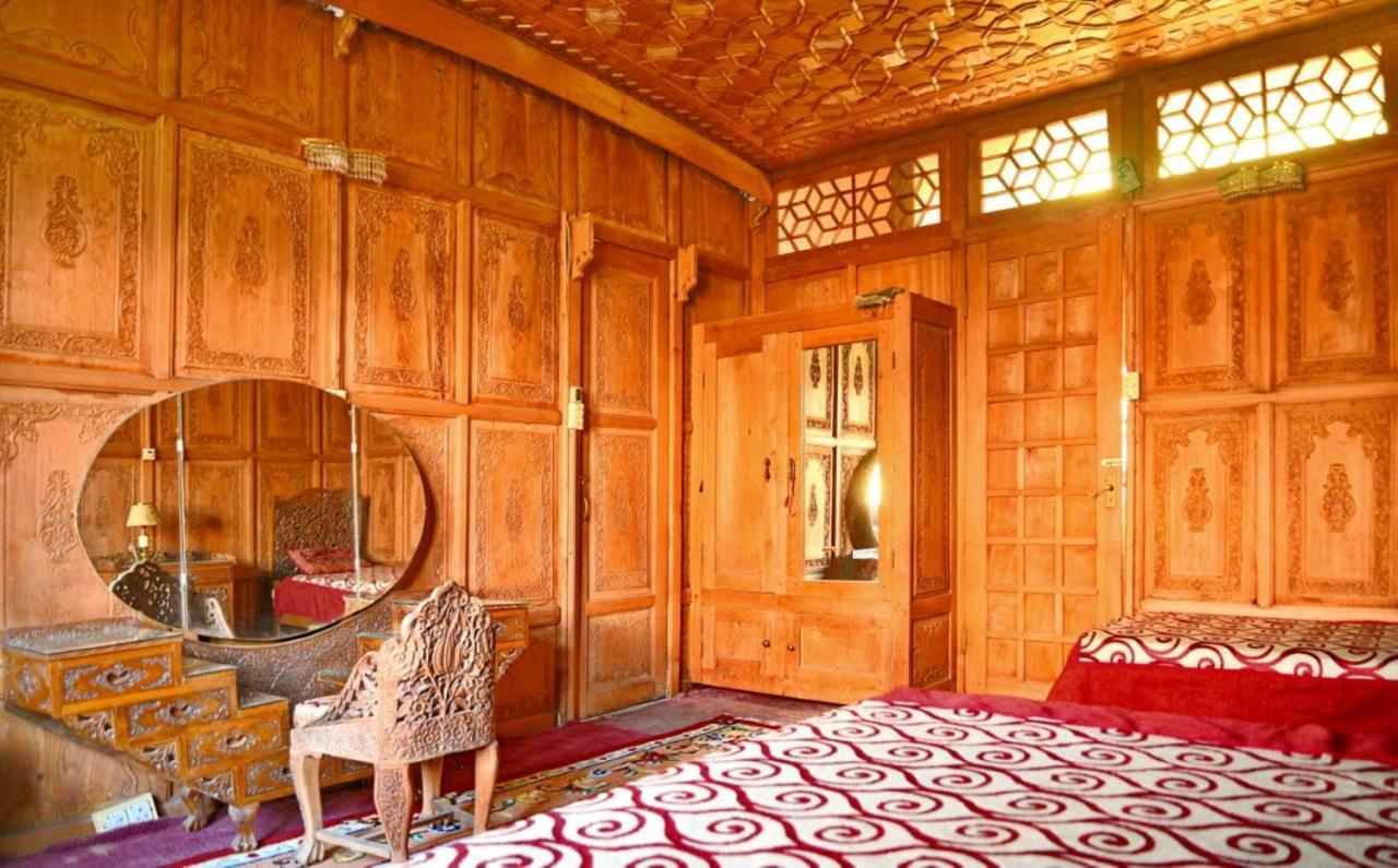De Laila House Boat By Sterling Hotel Srinagar  Luaran gambar