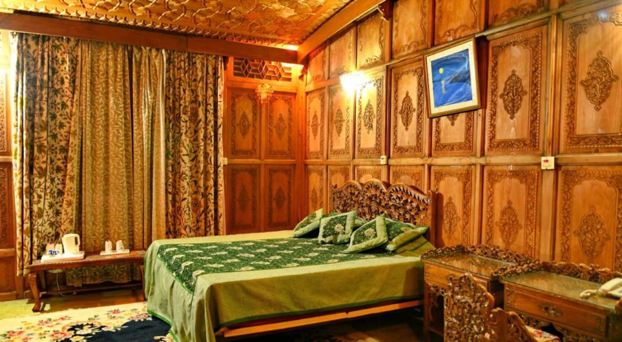 De Laila House Boat By Sterling Hotel Srinagar  Luaran gambar