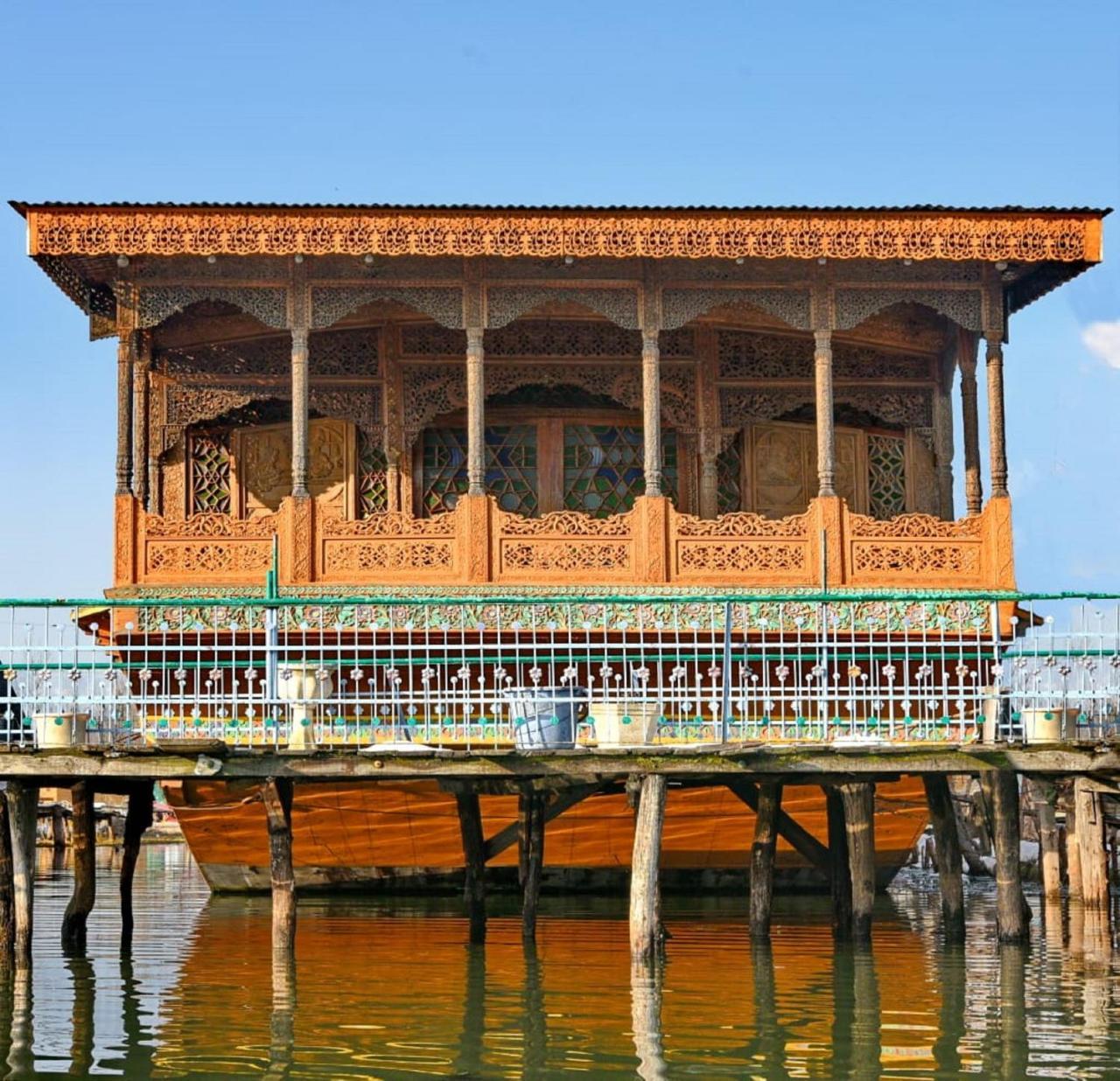 De Laila House Boat By Sterling Hotel Srinagar  Luaran gambar