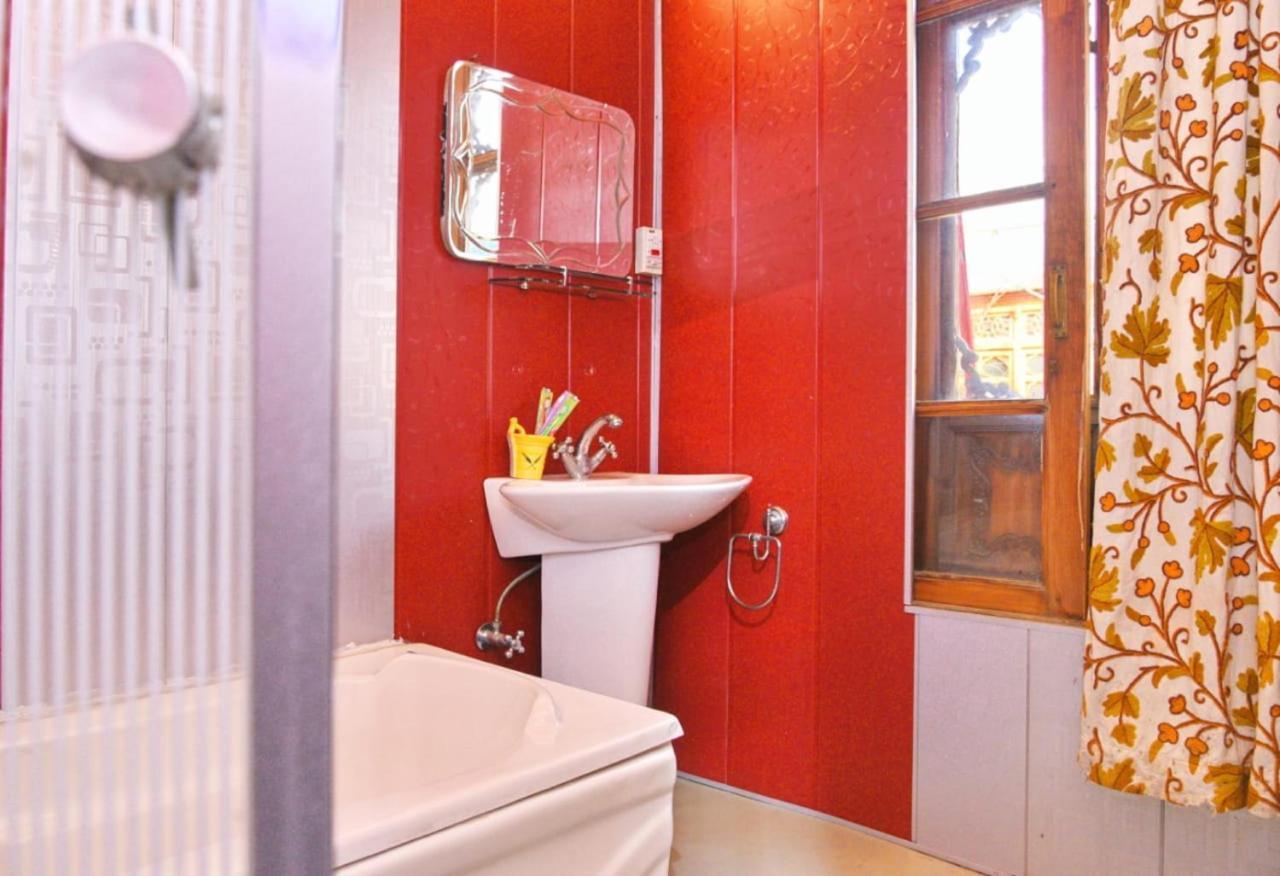 De Laila House Boat By Sterling Hotel Srinagar  Luaran gambar